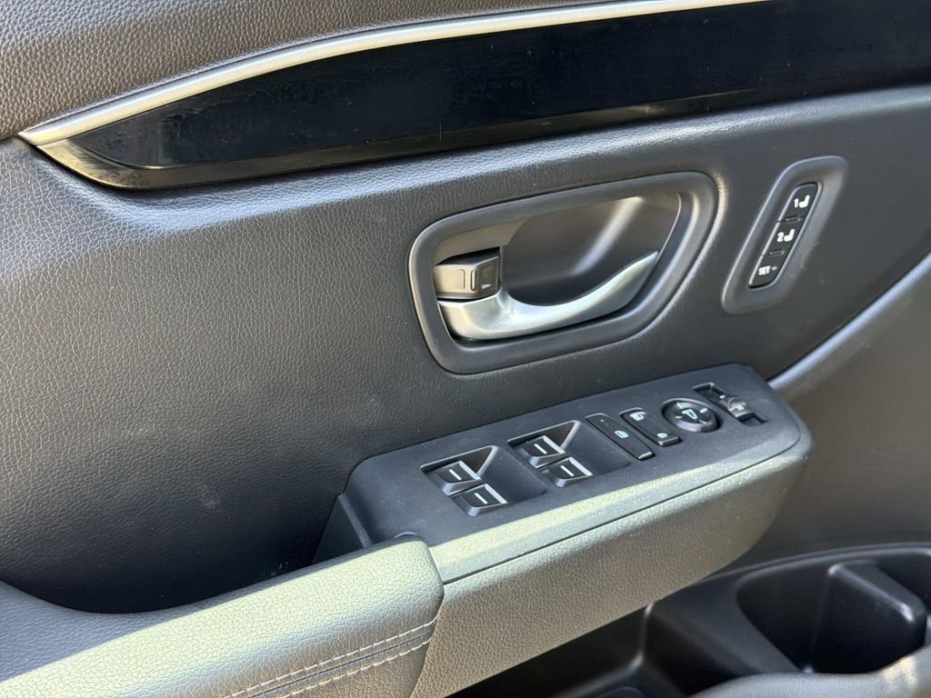 Used 2025 Honda Pilot EX-L image 24