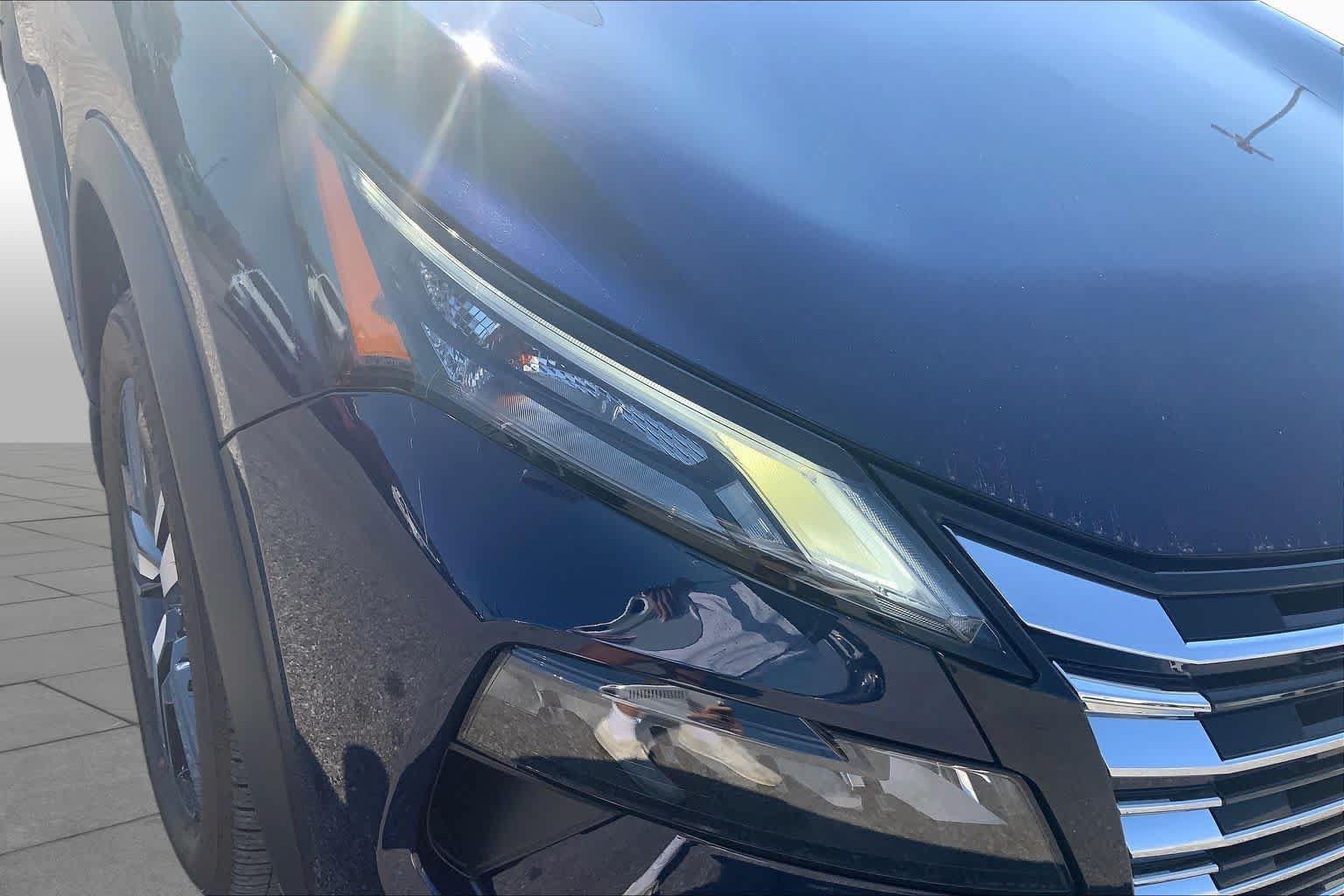 Used 2025 Nissan Rogue SL FWD image 28