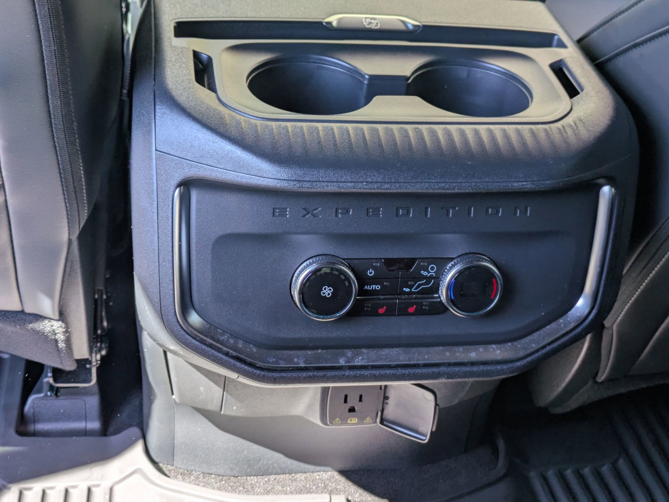 Certified 2025 Ford Expedition Platinum w/ Stealth Performance Package image 32