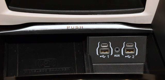 Used 2023 Chrysler Pacifica Limited image 21