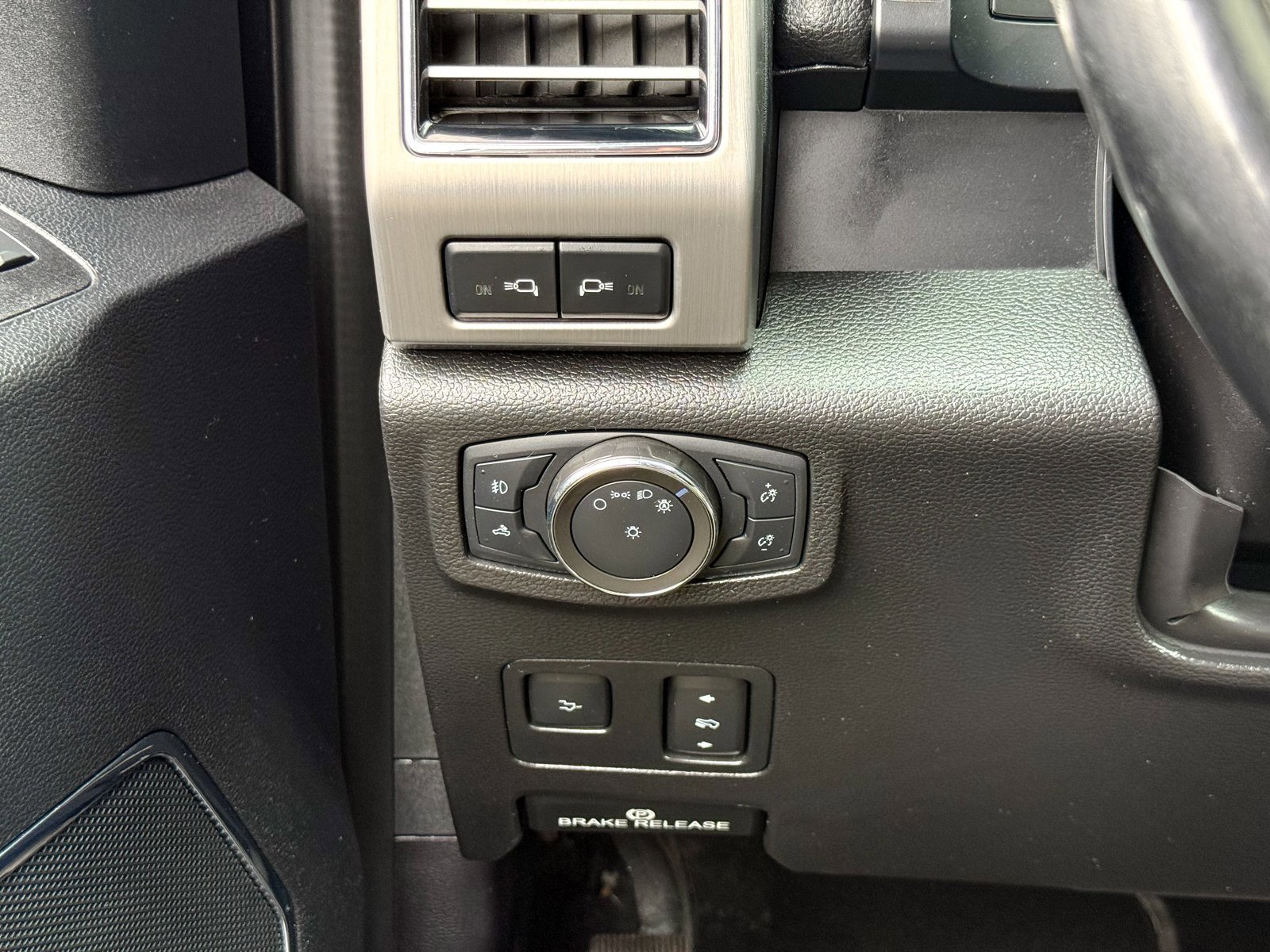 Certified 2020 Ford F250 Platinum w/ FX4 Off-Road Package image 31