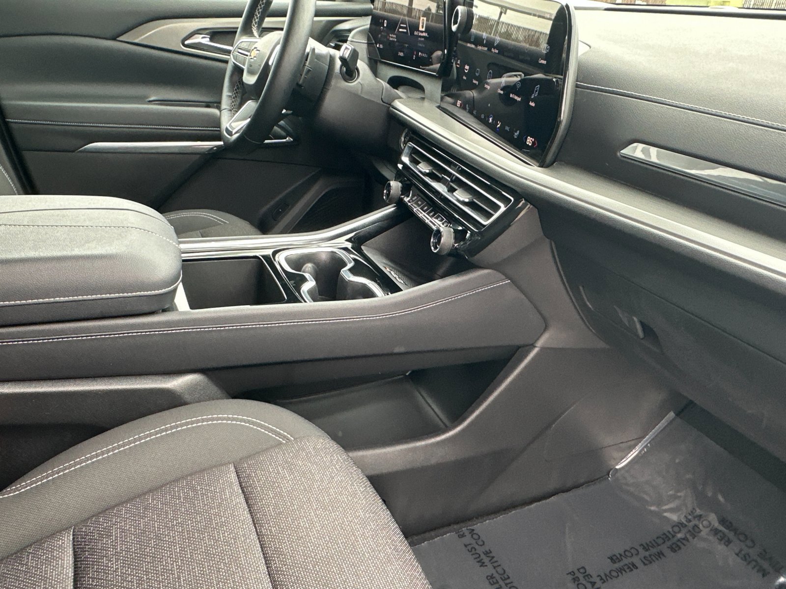 Used 2025 Chevrolet Traverse LT image 17