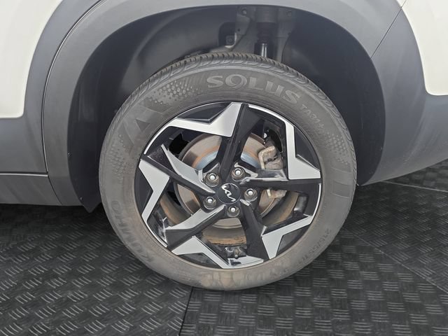 Used 2024 Kia Seltos EX AWD/4WD image 14