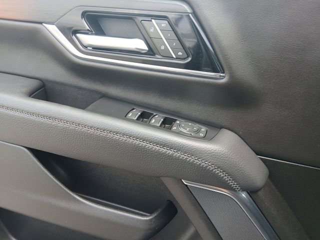 Used 2025 GMC Yukon XL Denali RWD image 17