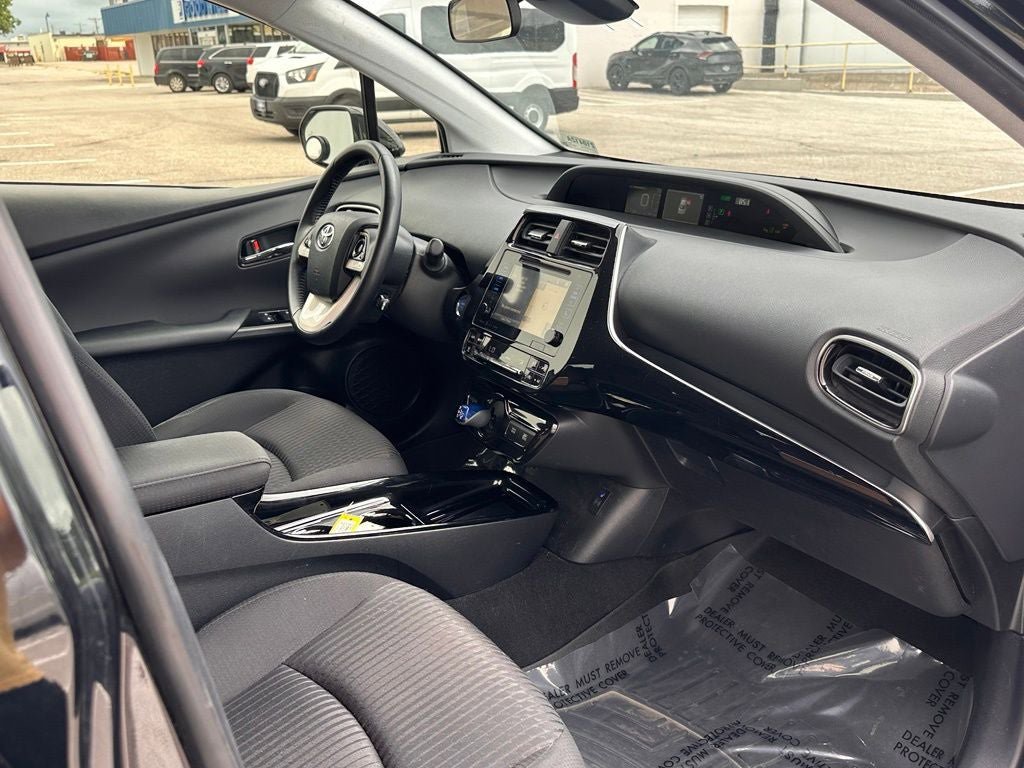 Used 2018 Toyota Prius Three FWD image 22