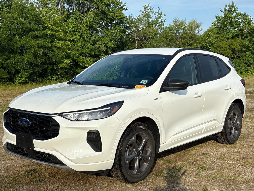Certified 2023 Ford Escape ST-Line w/ Tech Pack #1 AWD/4WD image 3
