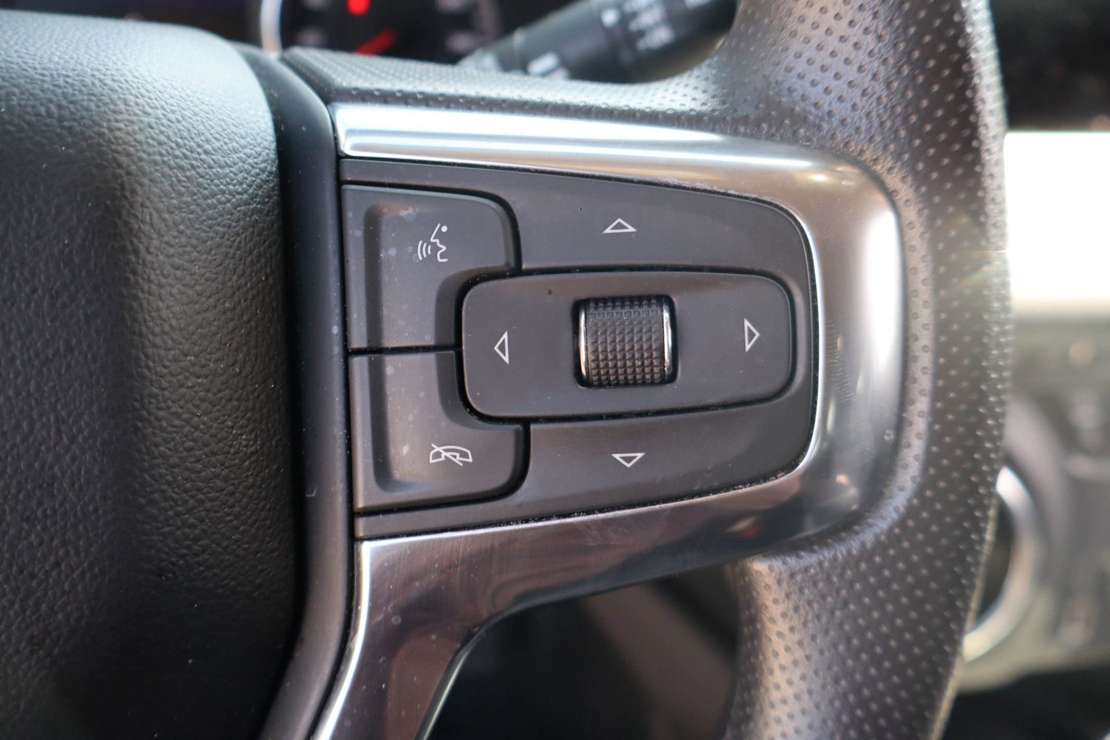 Used 2024 Chevrolet Blazer LT w/ Convenience Package FWD image 17