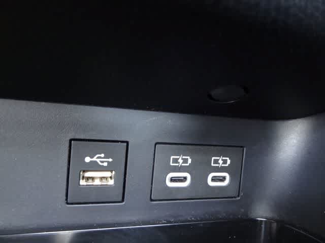 Used 2025 Toyota Camry SE w/ Convenience Package FWD image 32