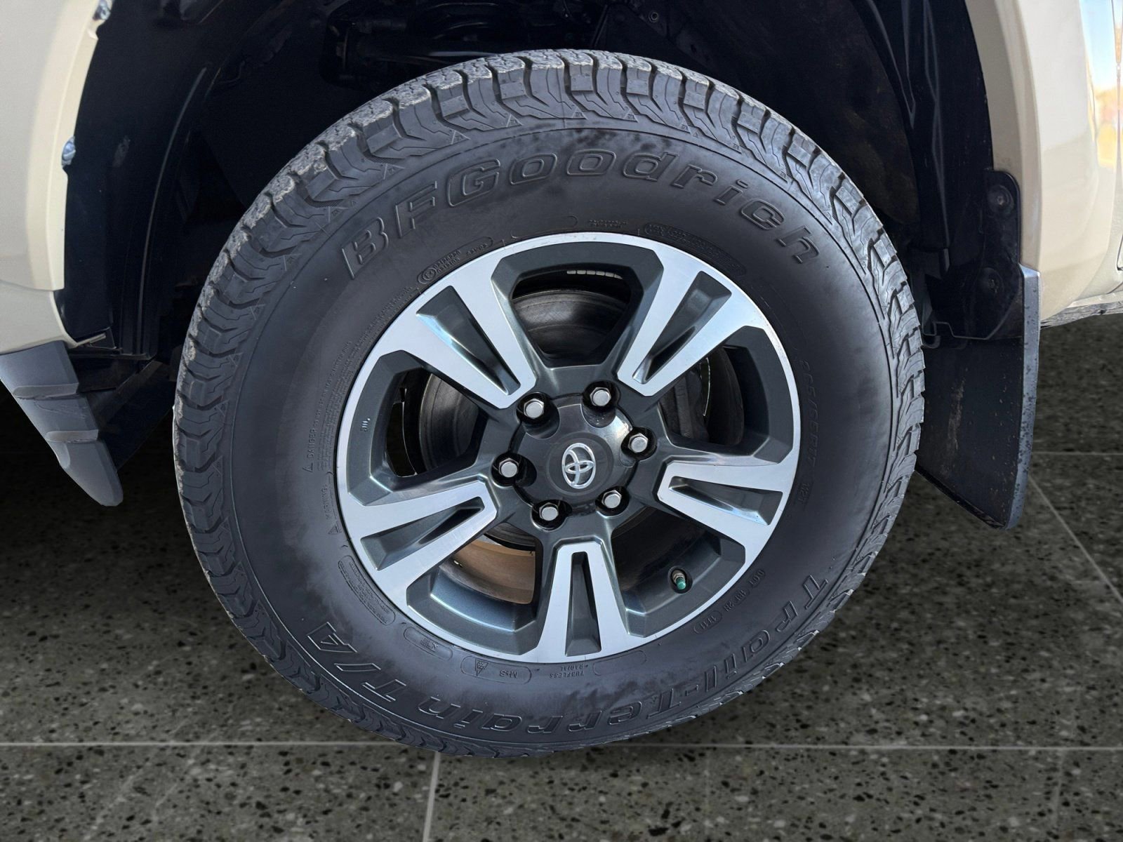 Used 2017 Toyota Tacoma TRD Sport image 20