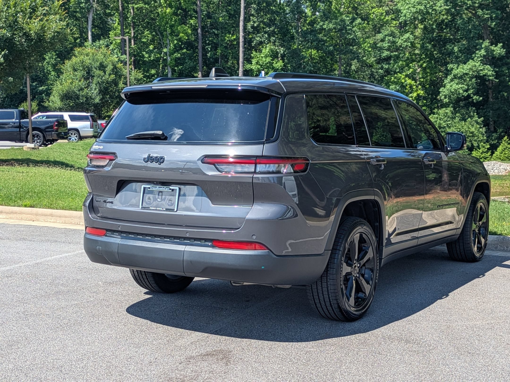 Used 2023 Jeep Grand Cherokee L Laredo AWD/4WD image 3