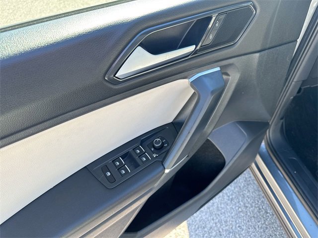 Used 2018 Volkswagen Tiguan SE w/ Panoramic Sunroof Package image 20