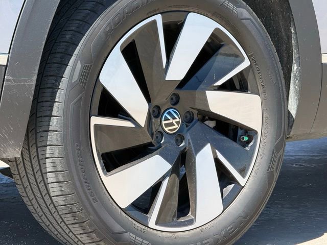 Used 2024 Volkswagen Atlas Cross Sport SEL AWD/4WD image 14