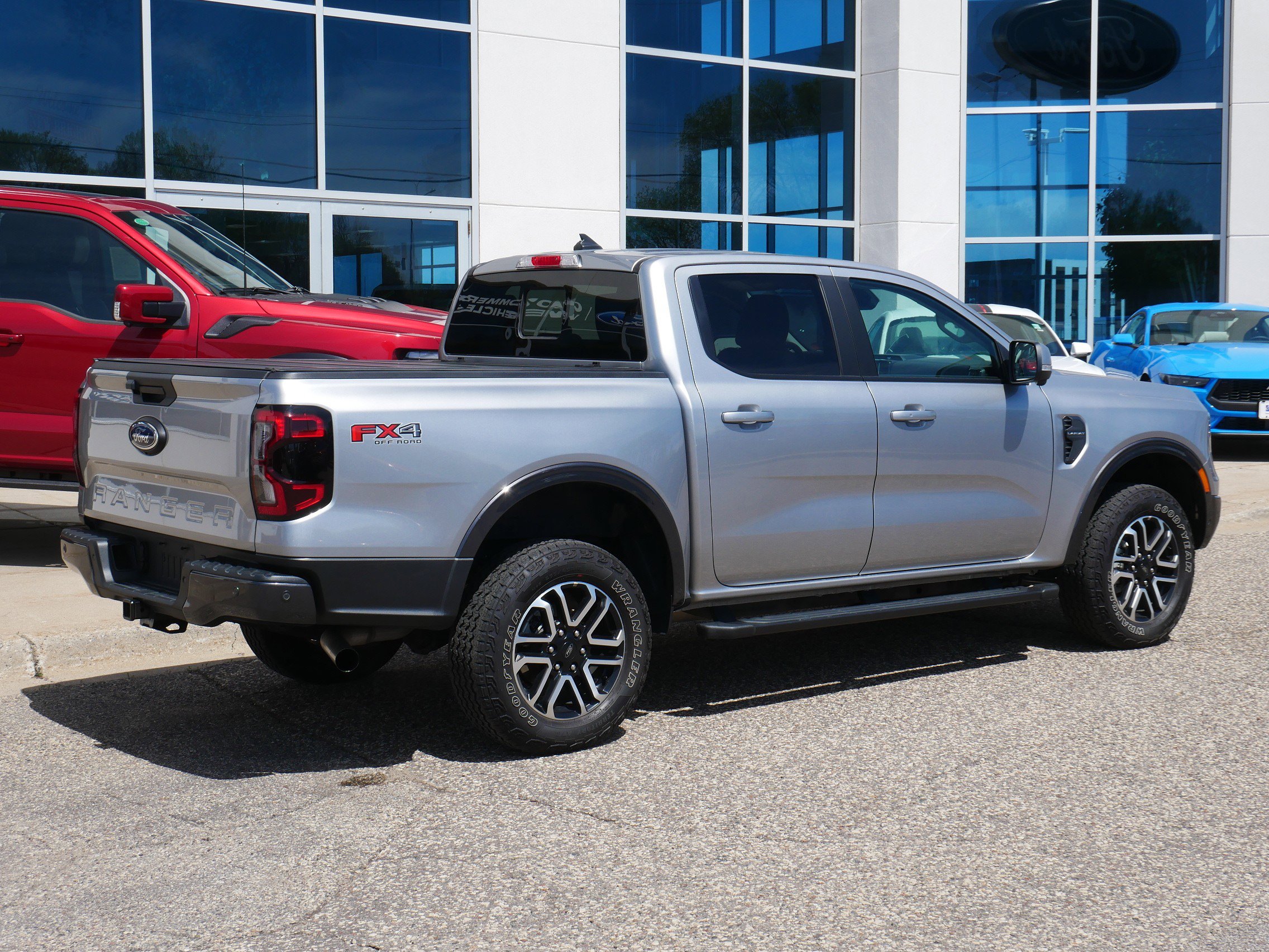 Certified 2024 Ford Ranger Lariat w/ FX4 Off-Road Package AWD/4WD image 3