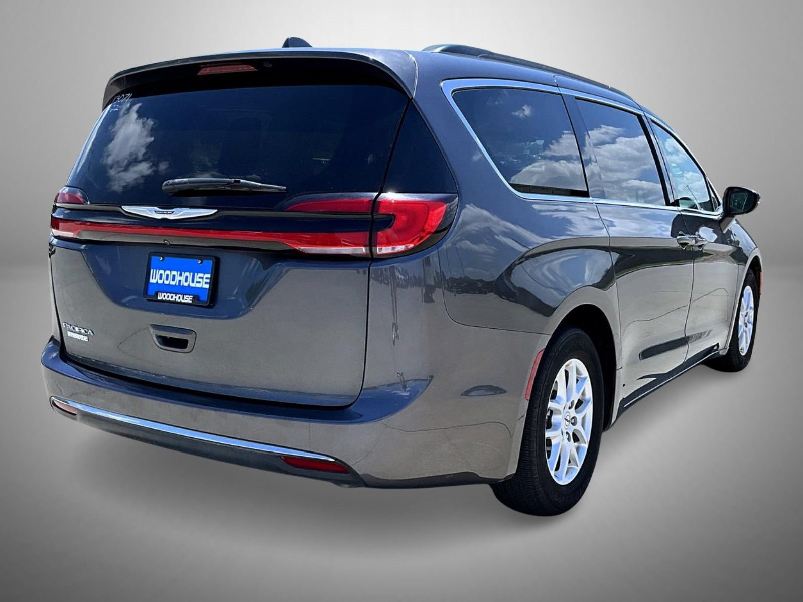 Used 2022 Chrysler Pacifica Touring-L FWD image 5