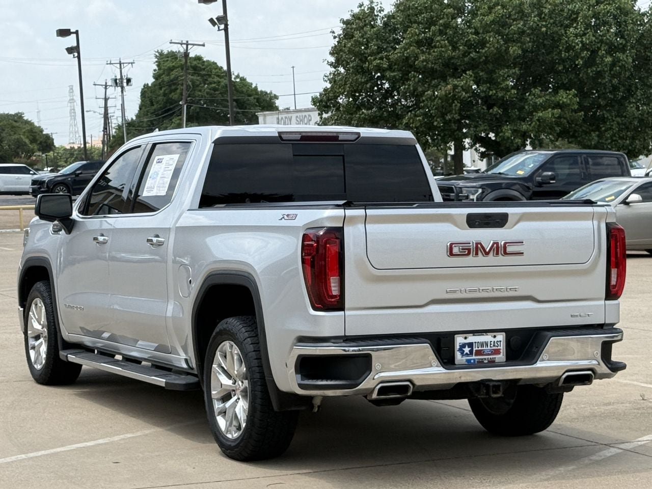 Used 2019 GMC Sierra 1500 SLT w/ SLT Premium Plus Package AWD/4WD image 5