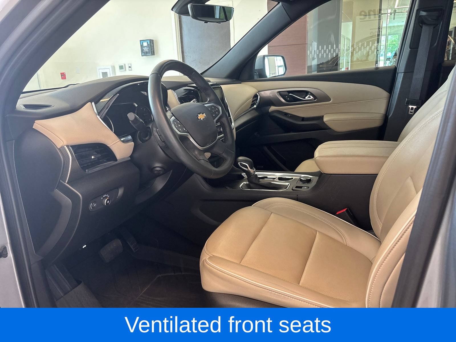 Used 2023 Chevrolet Traverse Premier FWD image 13