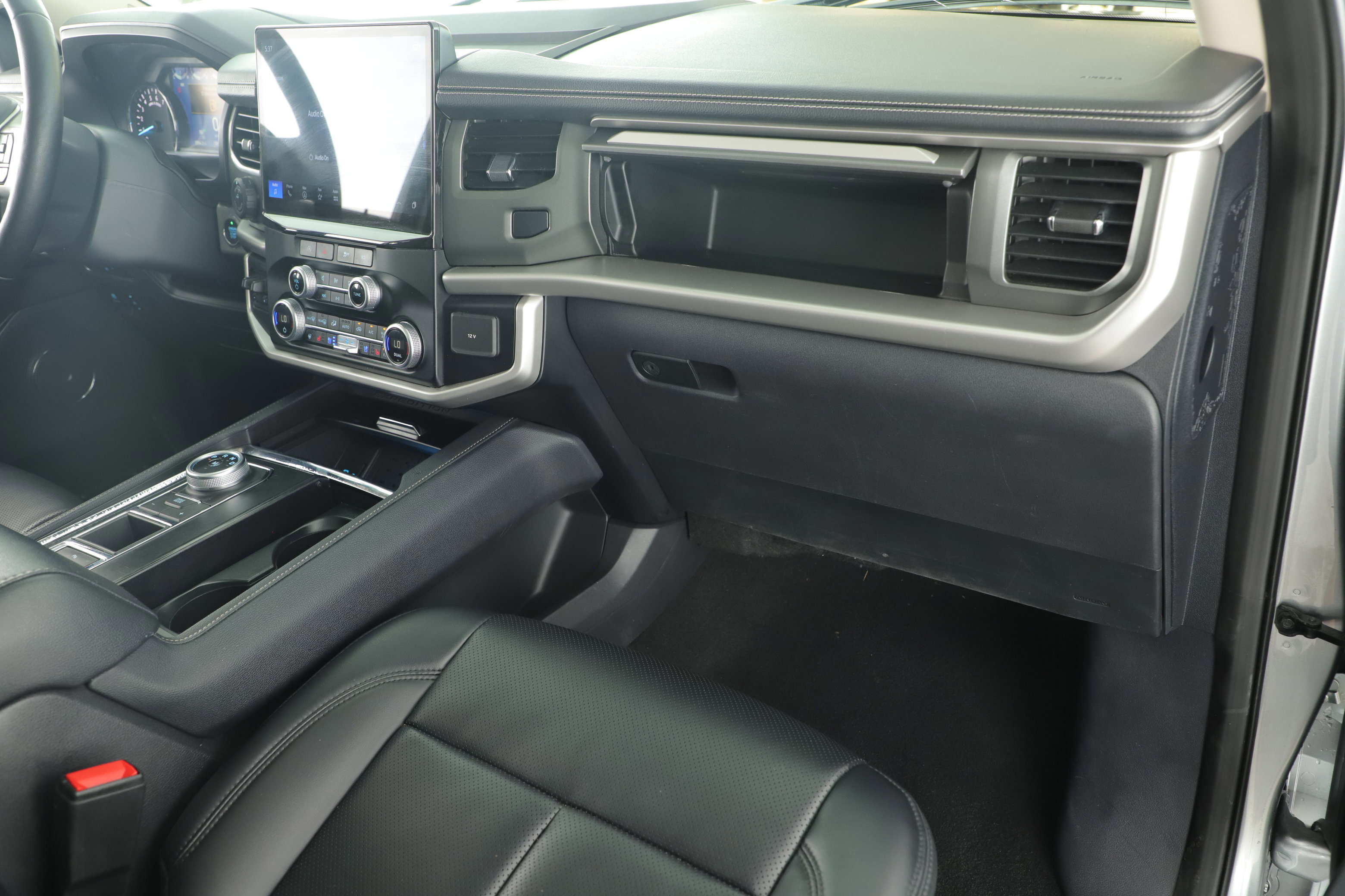 Certified 2024 Ford Expedition XLT image 20