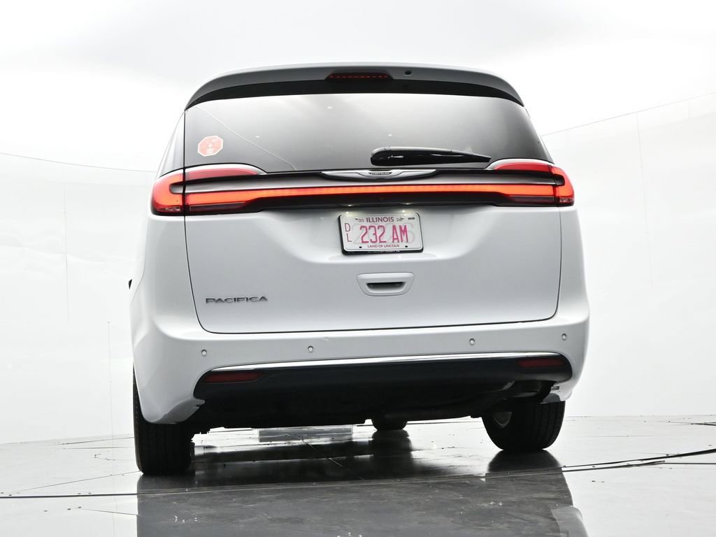 Used 2023 Chrysler Pacifica Touring-L FWD image 34