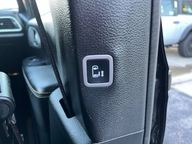 Used 2025 Chrysler Pacifica Limited FWD image 18