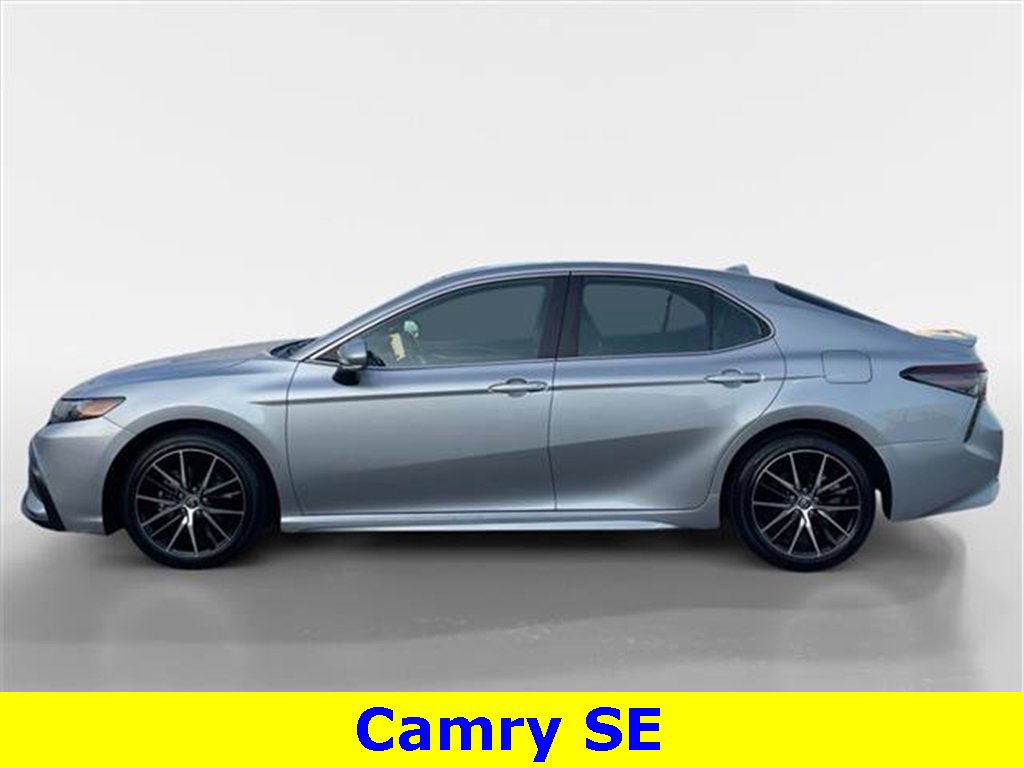 Used 2024 Toyota Camry SE image 3
