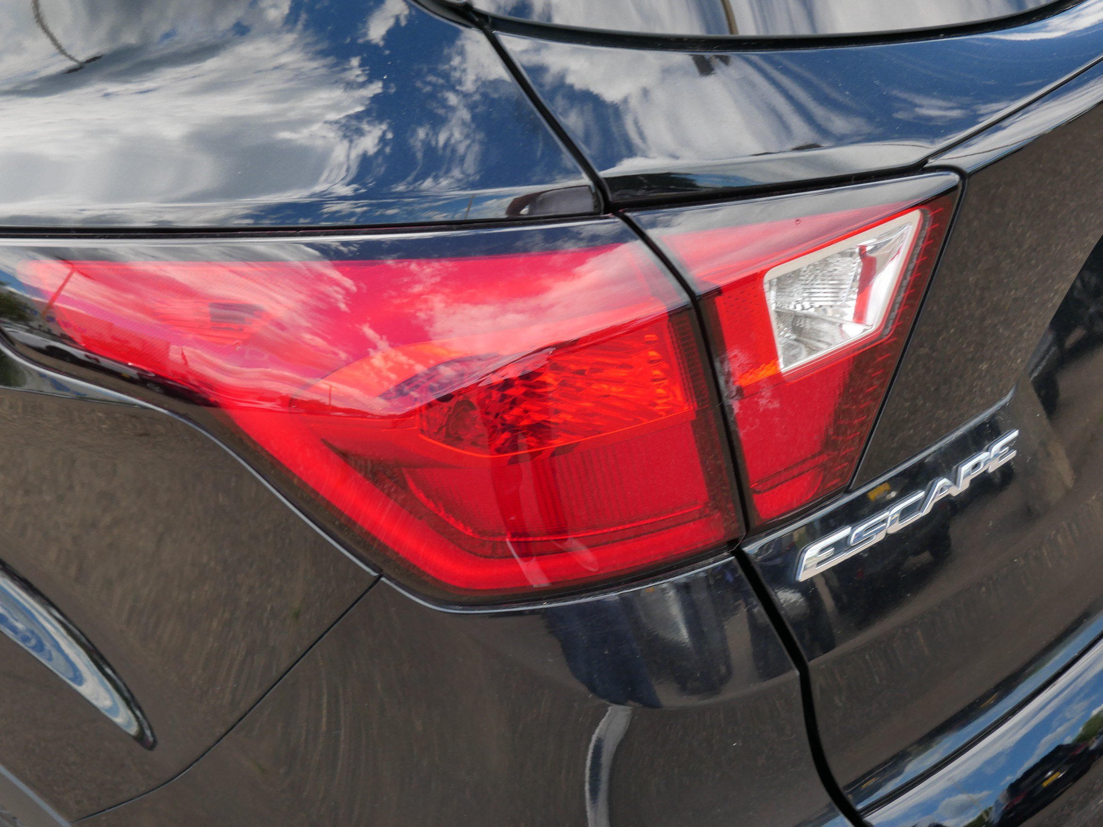 Certified 2019 Ford Escape Titanium AWD/4WD image 17