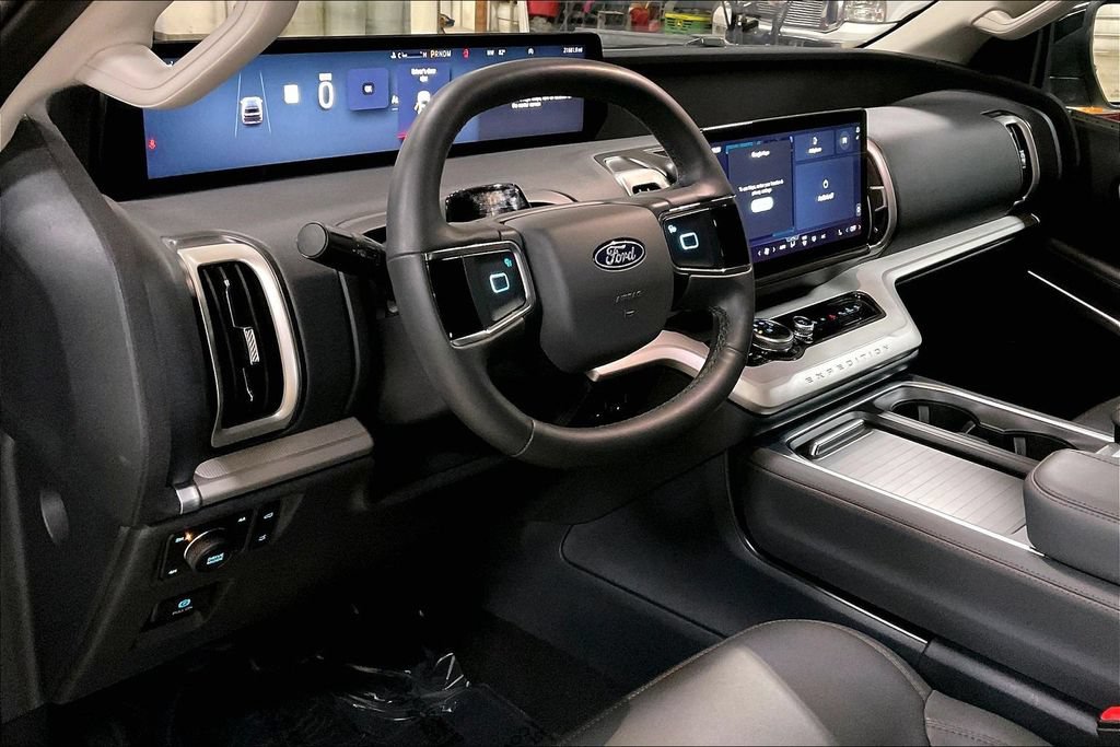 Certified 2025 Ford Expedition Active AWD/4WD image 13