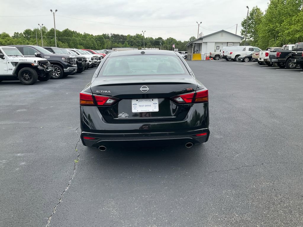 Used 2023 Nissan Altima 2.5 SR FWD image 6