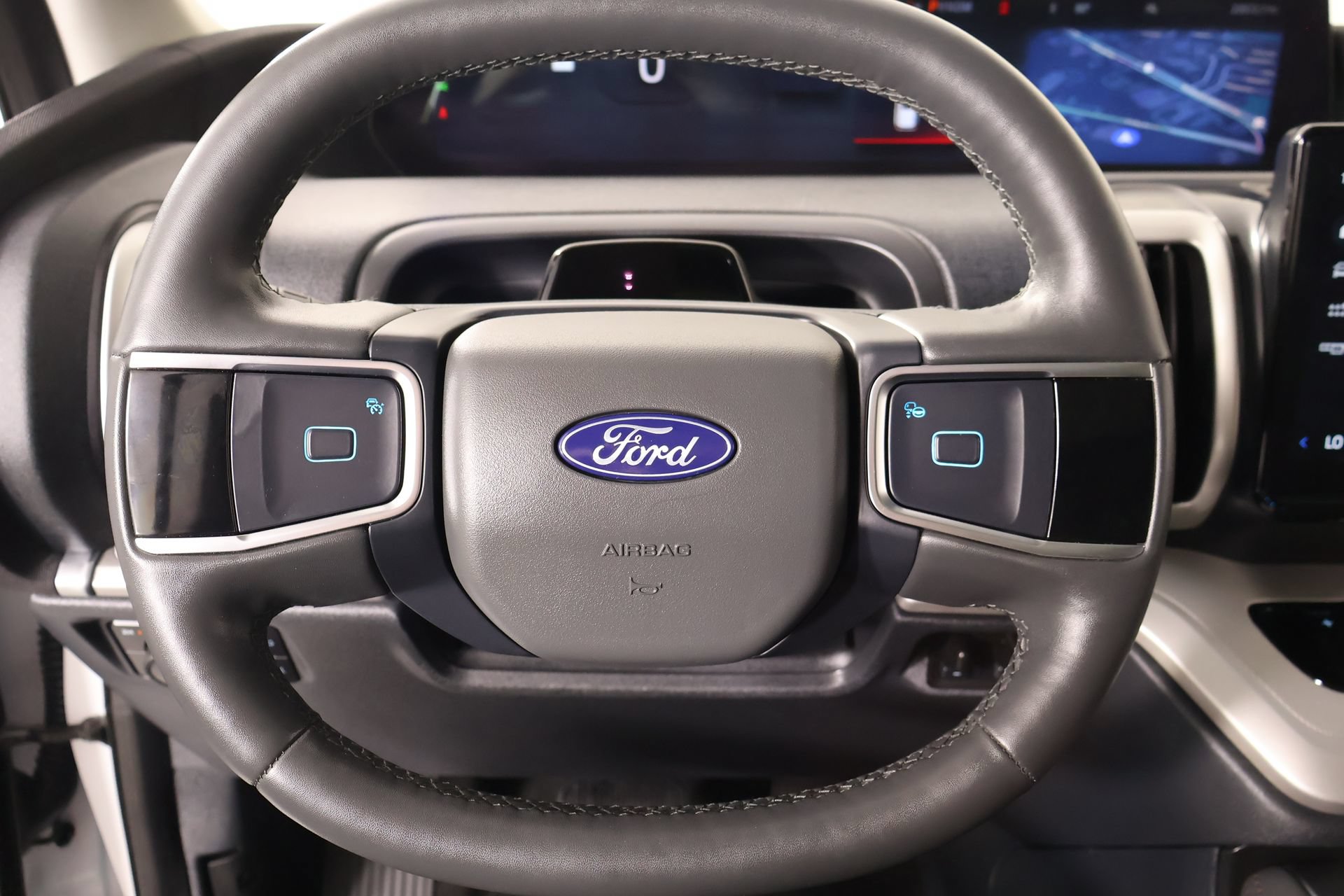 Certified 2025 Ford Expedition Active AWD/4WD image 3