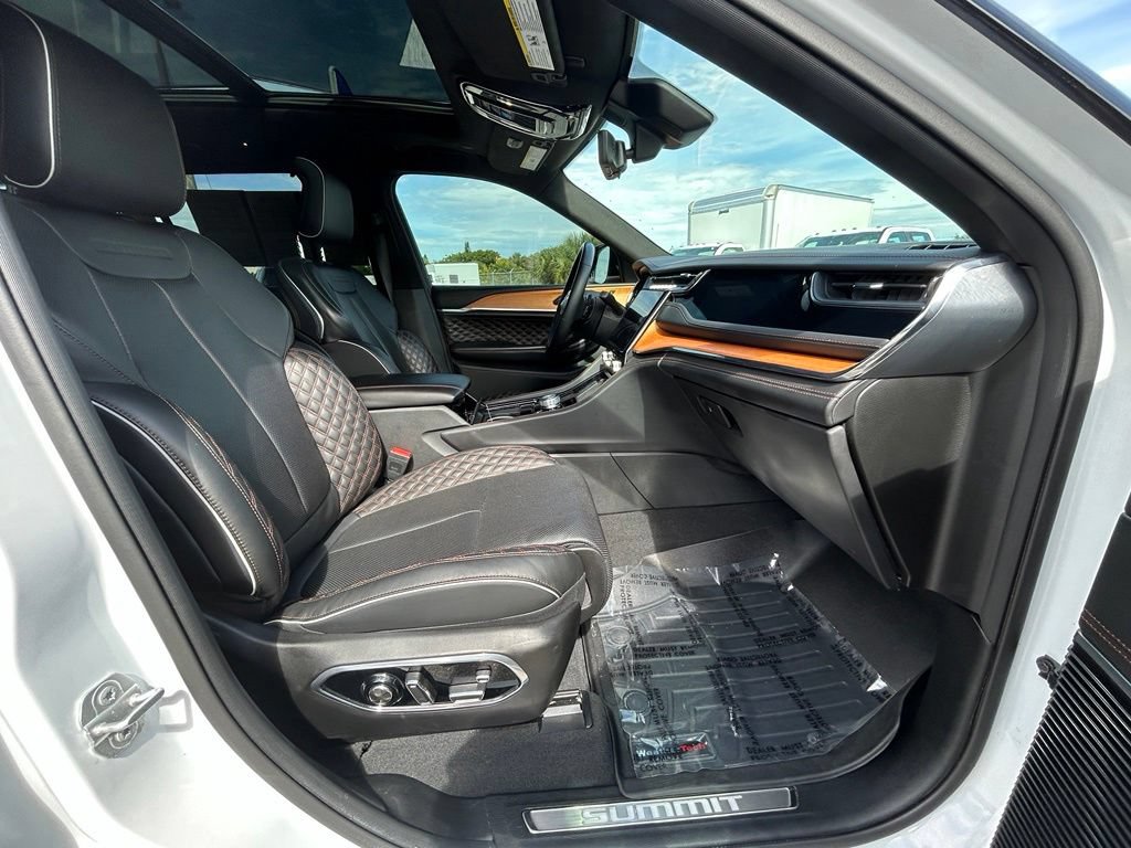 Used 2023 Jeep Grand Cherokee L Summit AWD/4WD image 25