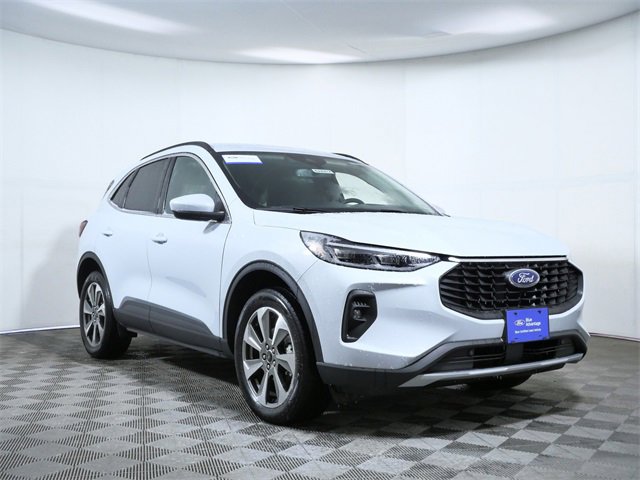 Certified 2025 Ford Escape Platinum image 1