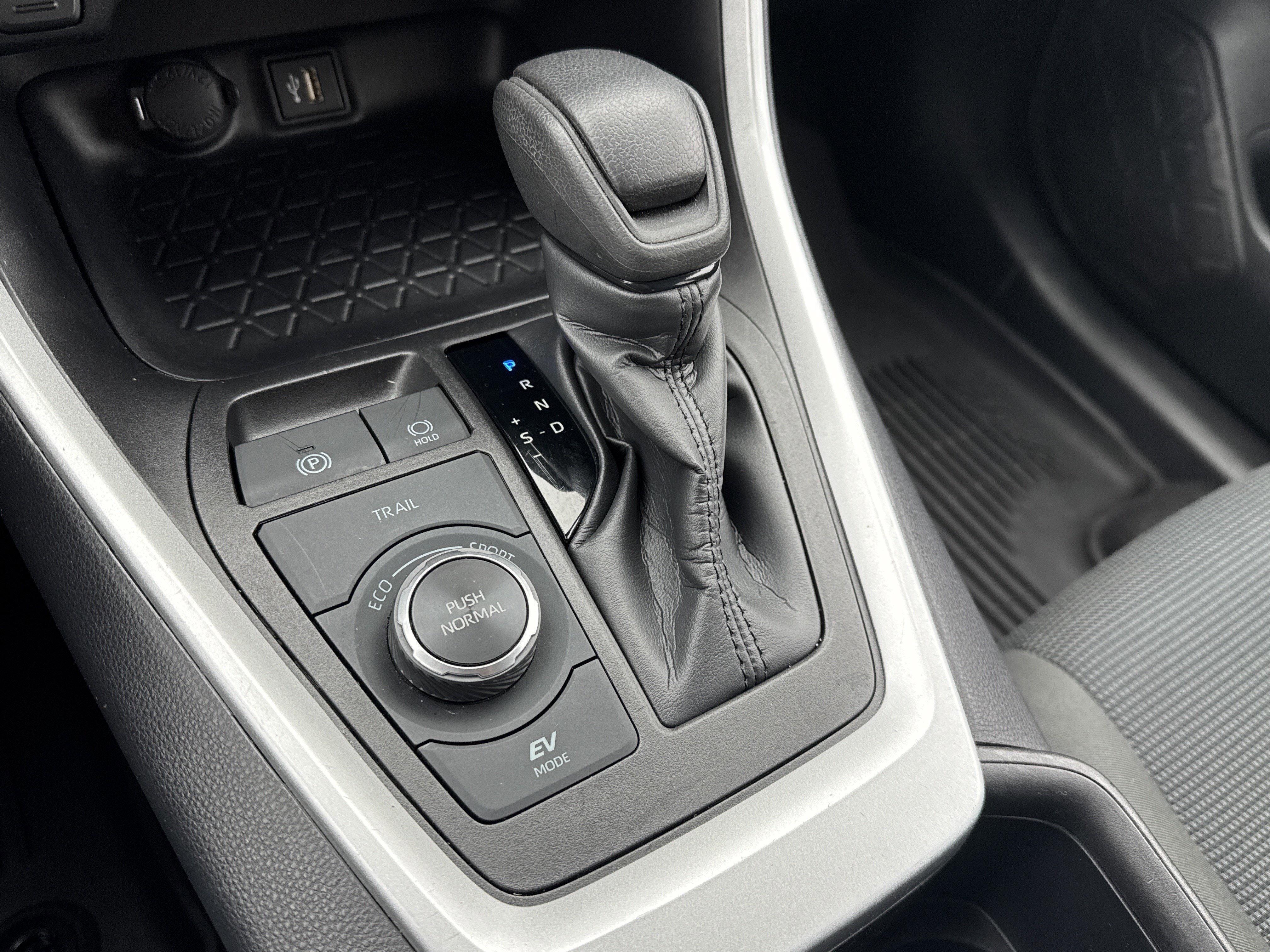 Used 2024 Toyota RAV4 LE image 24