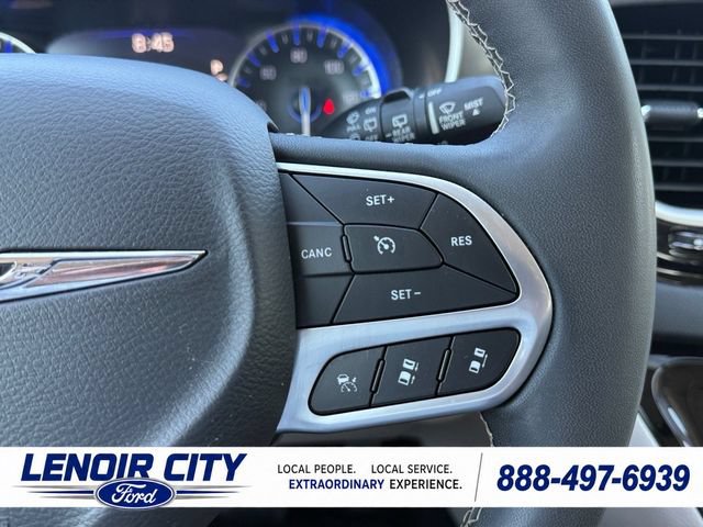 Used 2024 Chrysler Pacifica Touring-L FWD image 21