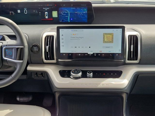 Certified 2025 Ford Expedition Active image 23