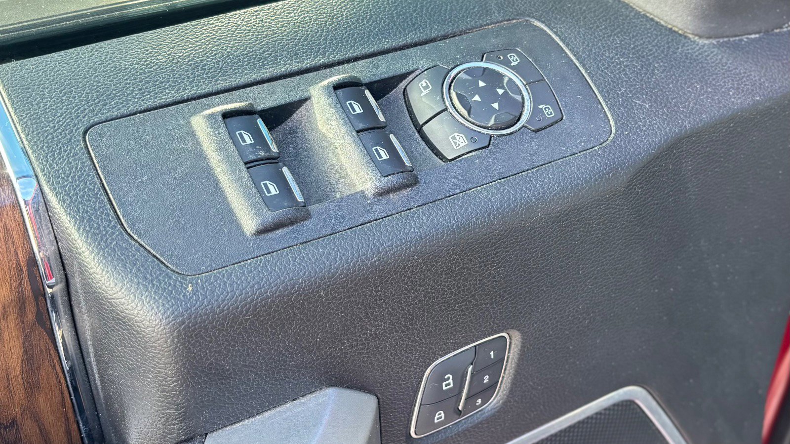 Certified 2019 Ford F150 Lariat w/ Equipment Group 502A Luxury image 32