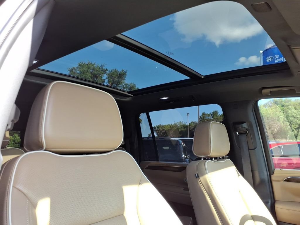 Used 2024 Chevrolet Suburban Premier AWD/4WD image 5