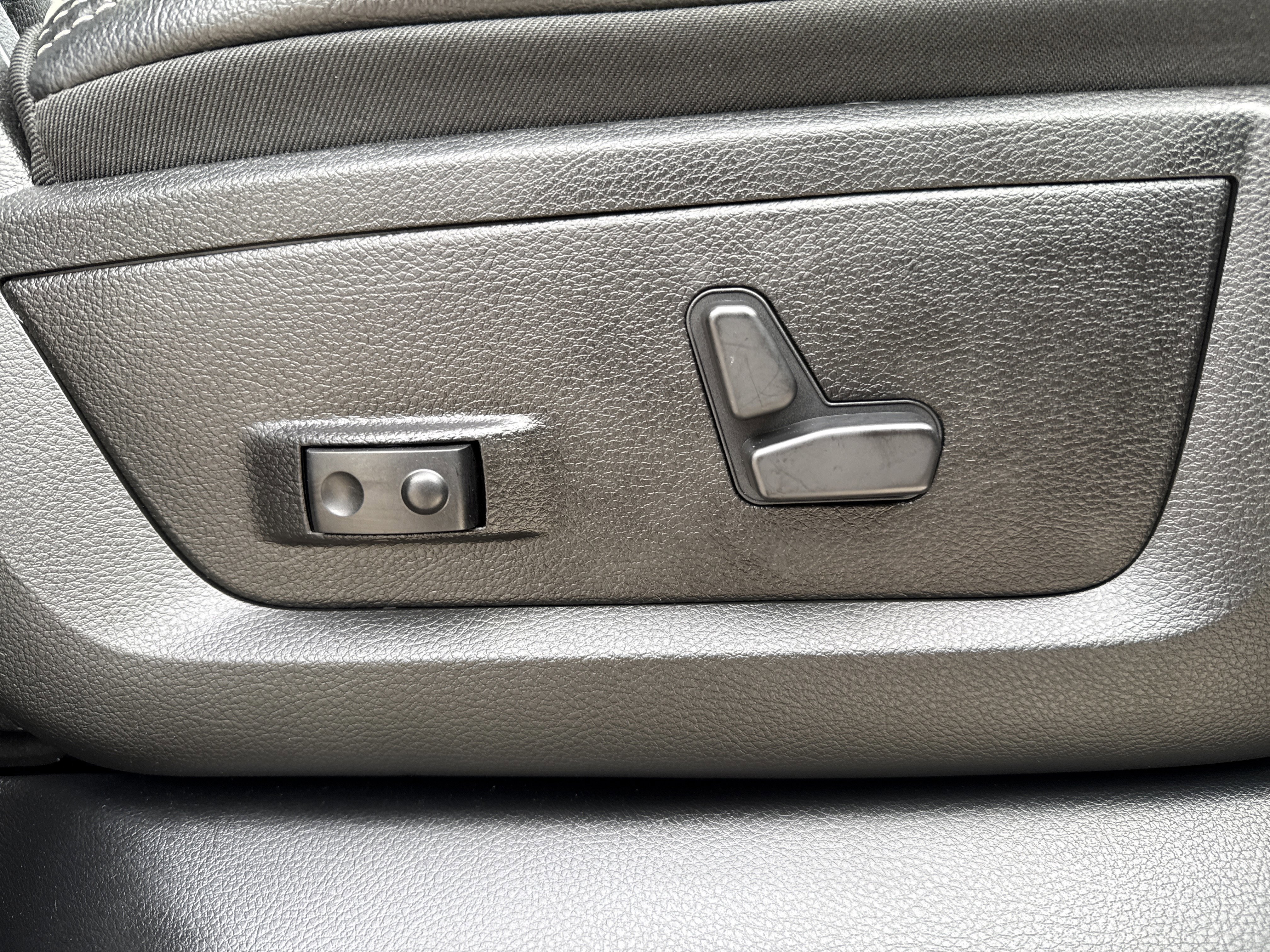 Used 2023 RAM 3500 Laramie image 34