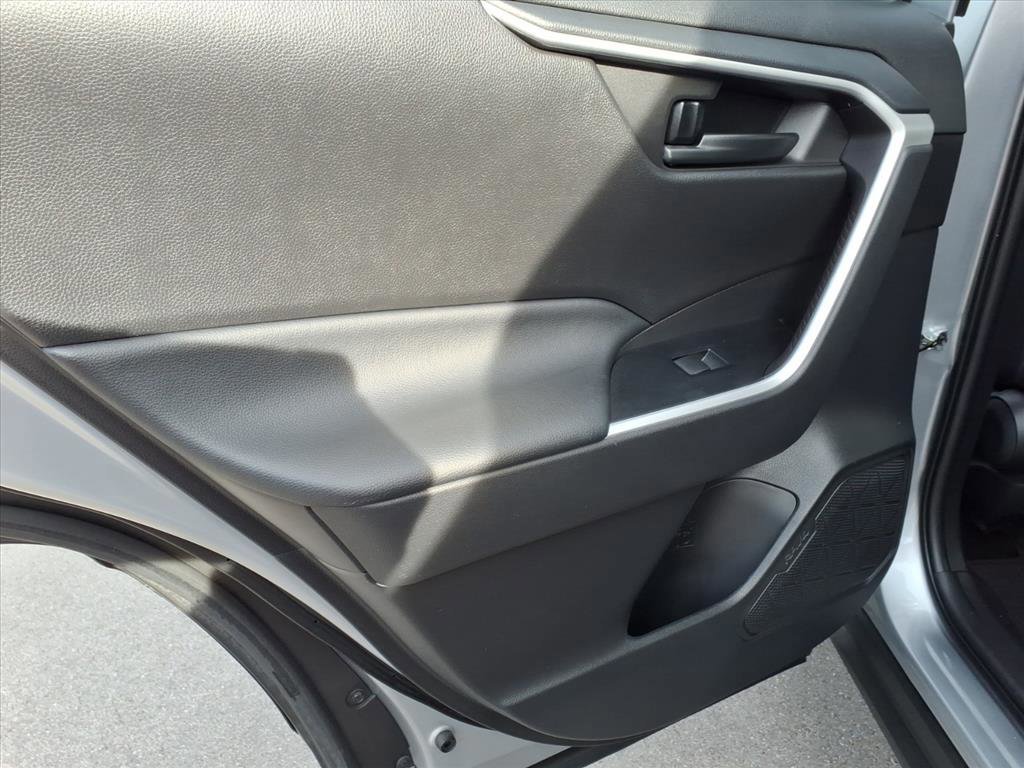 Used 2022 Toyota RAV4 LE image 13