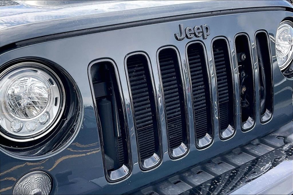 Used 2017 Jeep Wrangler Unlimited Sahara AWD/4WD image 31