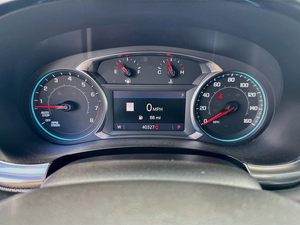Used 2023 Chevrolet Traverse RS FWD image 12