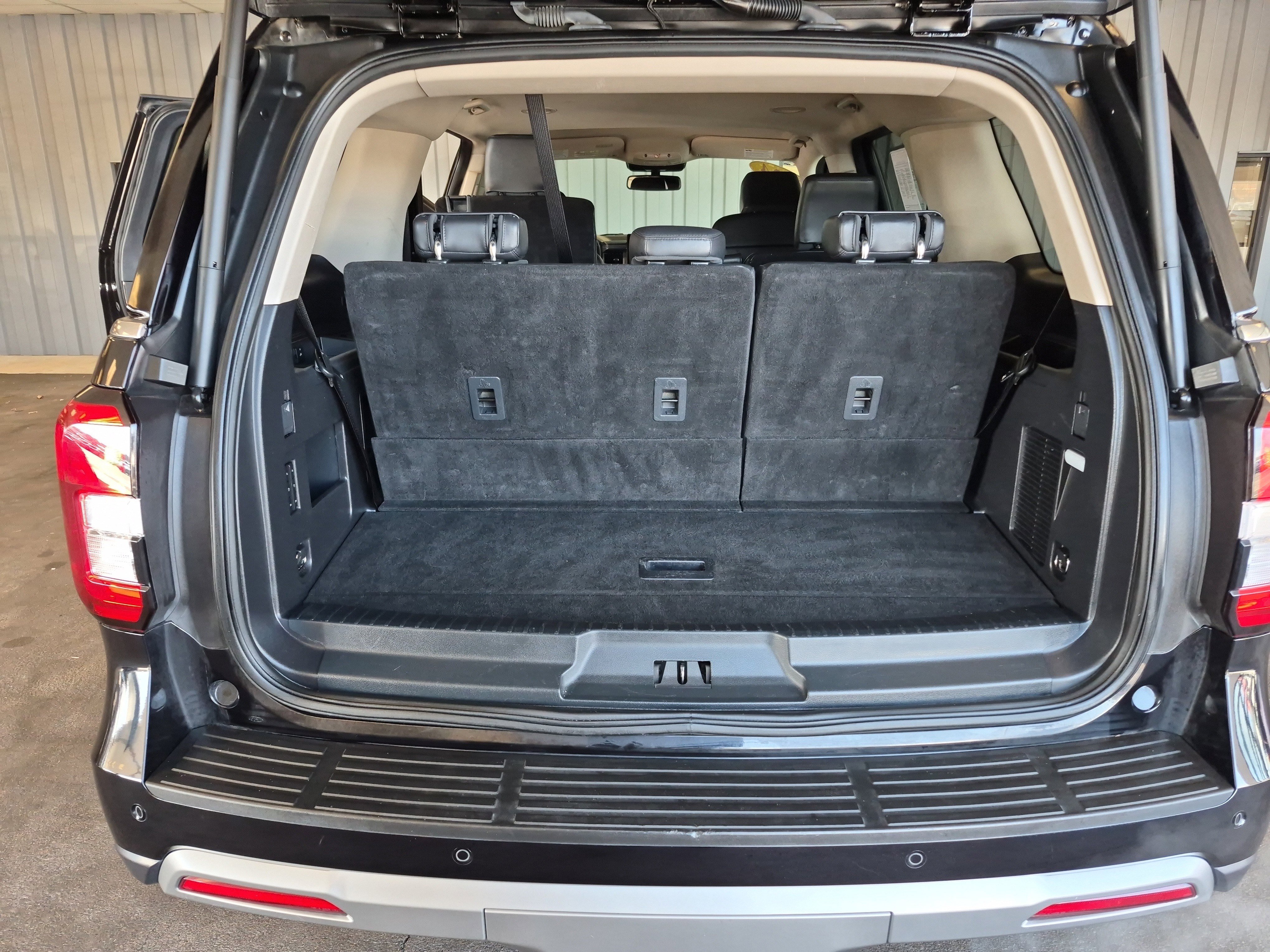 Certified 2024 Ford Expedition XLT image 16