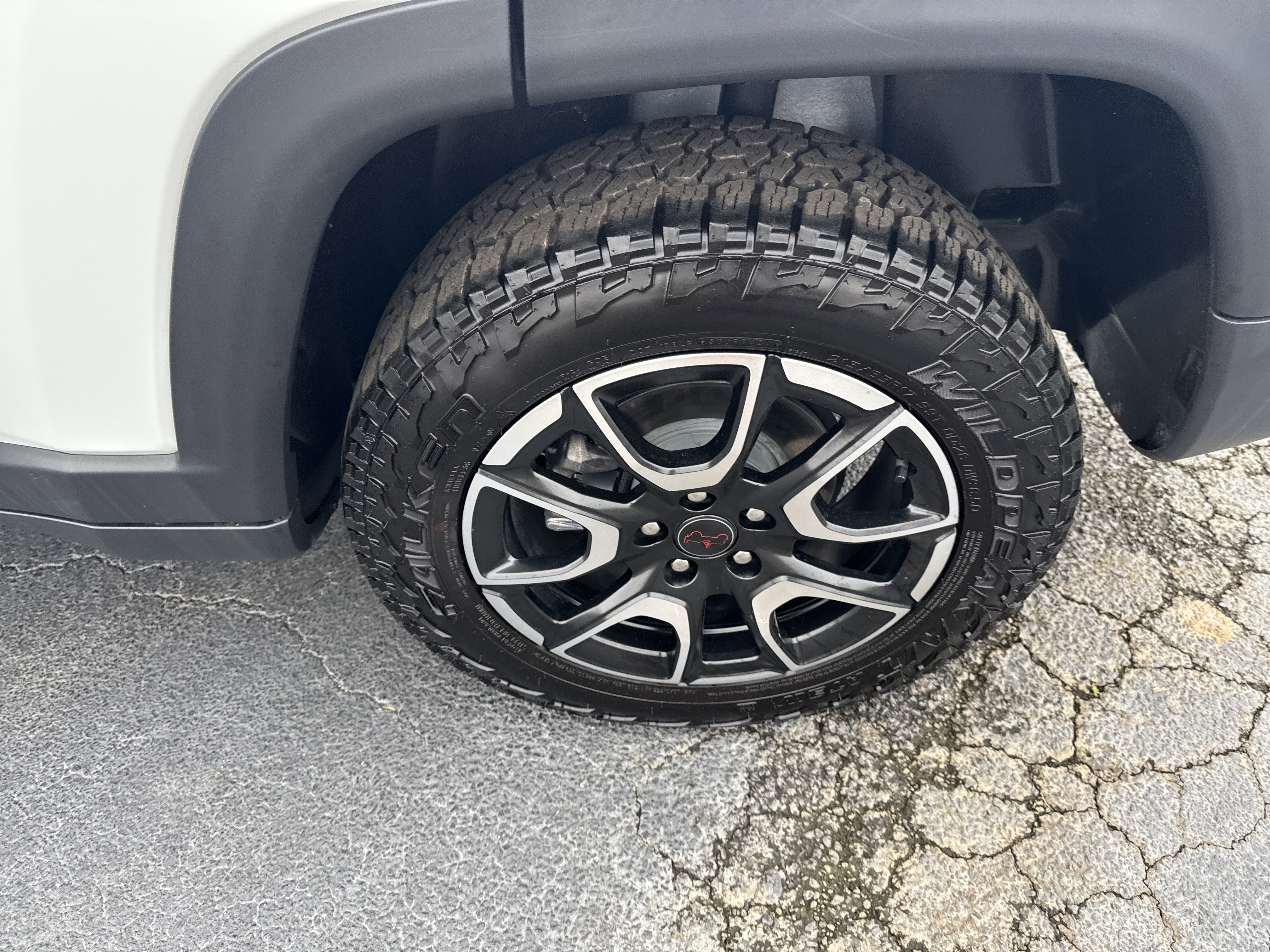 Used 2025 Jeep Compass Trailhawk image 19