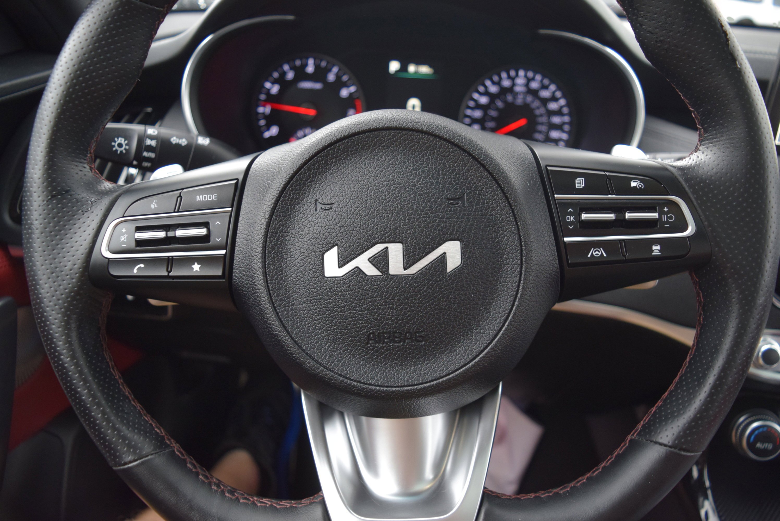 Used 2023 Kia Stinger GT-Line w/ Sun & Sound Package image 11