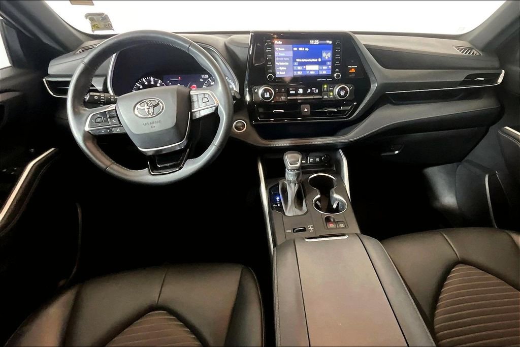 Used 2021 Toyota Highlander XSE FWD image 11
