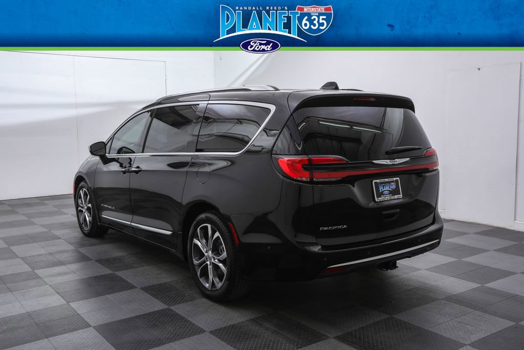 Used 2024 Chrysler Pacifica Pinnacle w/ Trailer Tow Group image 2