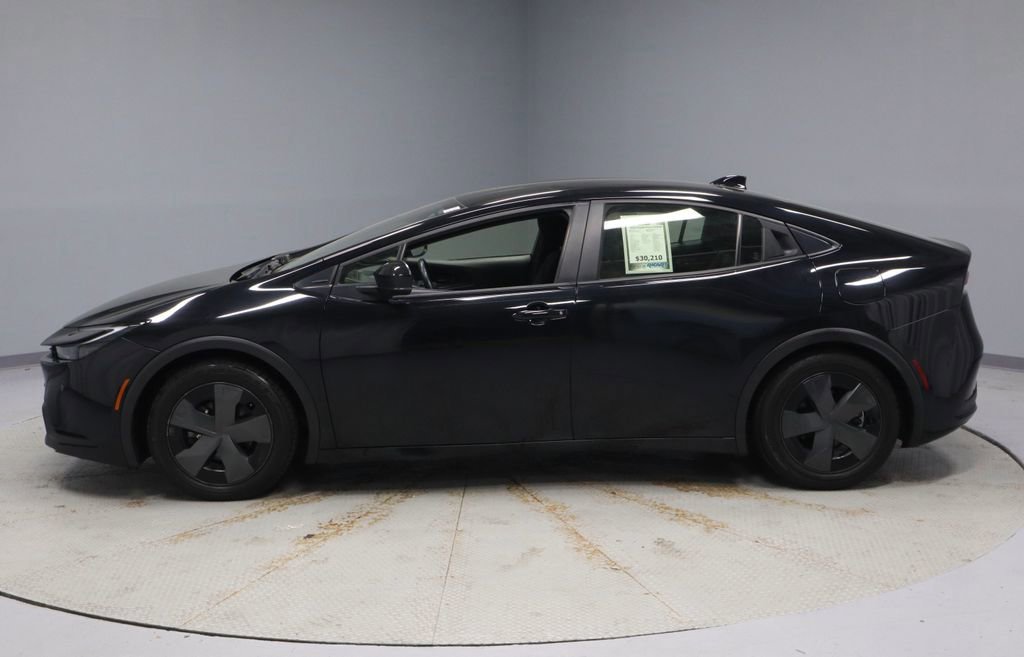 Used 2024 Toyota Prius LE image 2