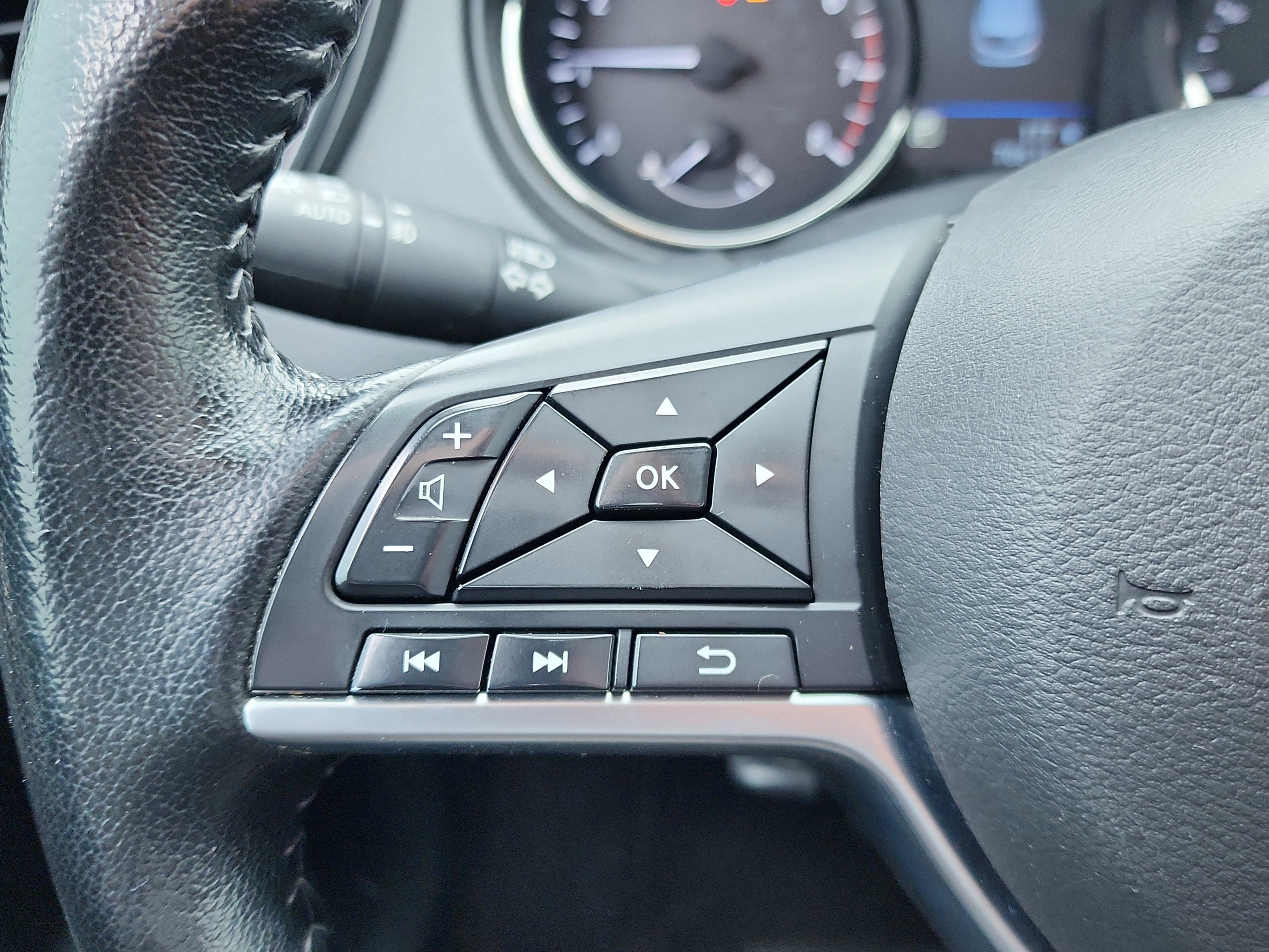 Used 2022 Nissan Rogue Sport SL w/ Premium Package image 19