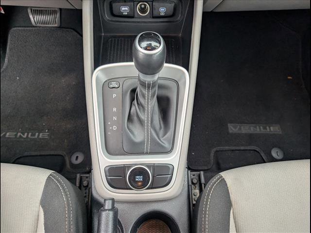 Used 2023 Hyundai Venue SEL image 14