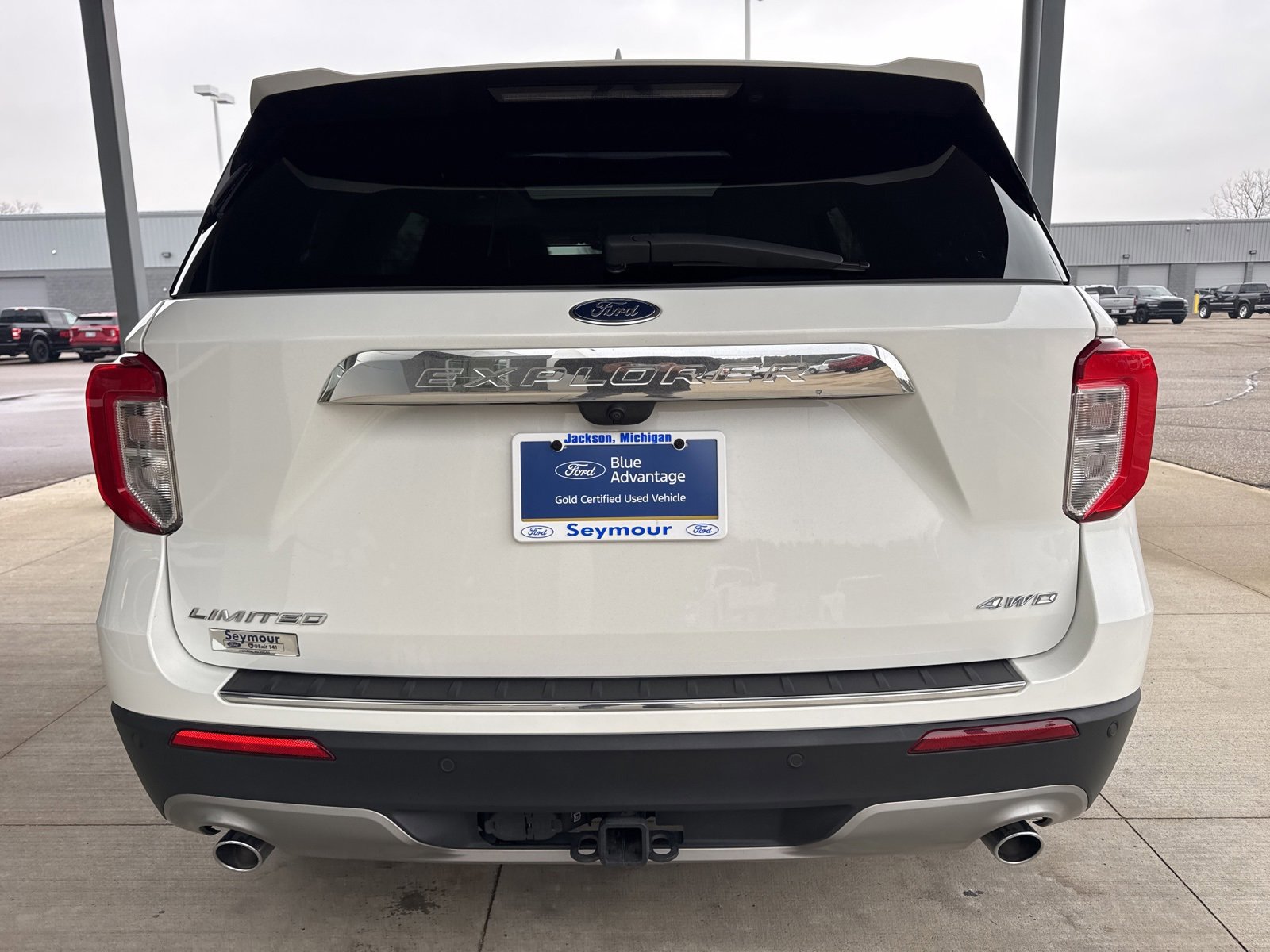 Certified 2023 Ford Explorer Limited w/ Limited Technology Package image 3