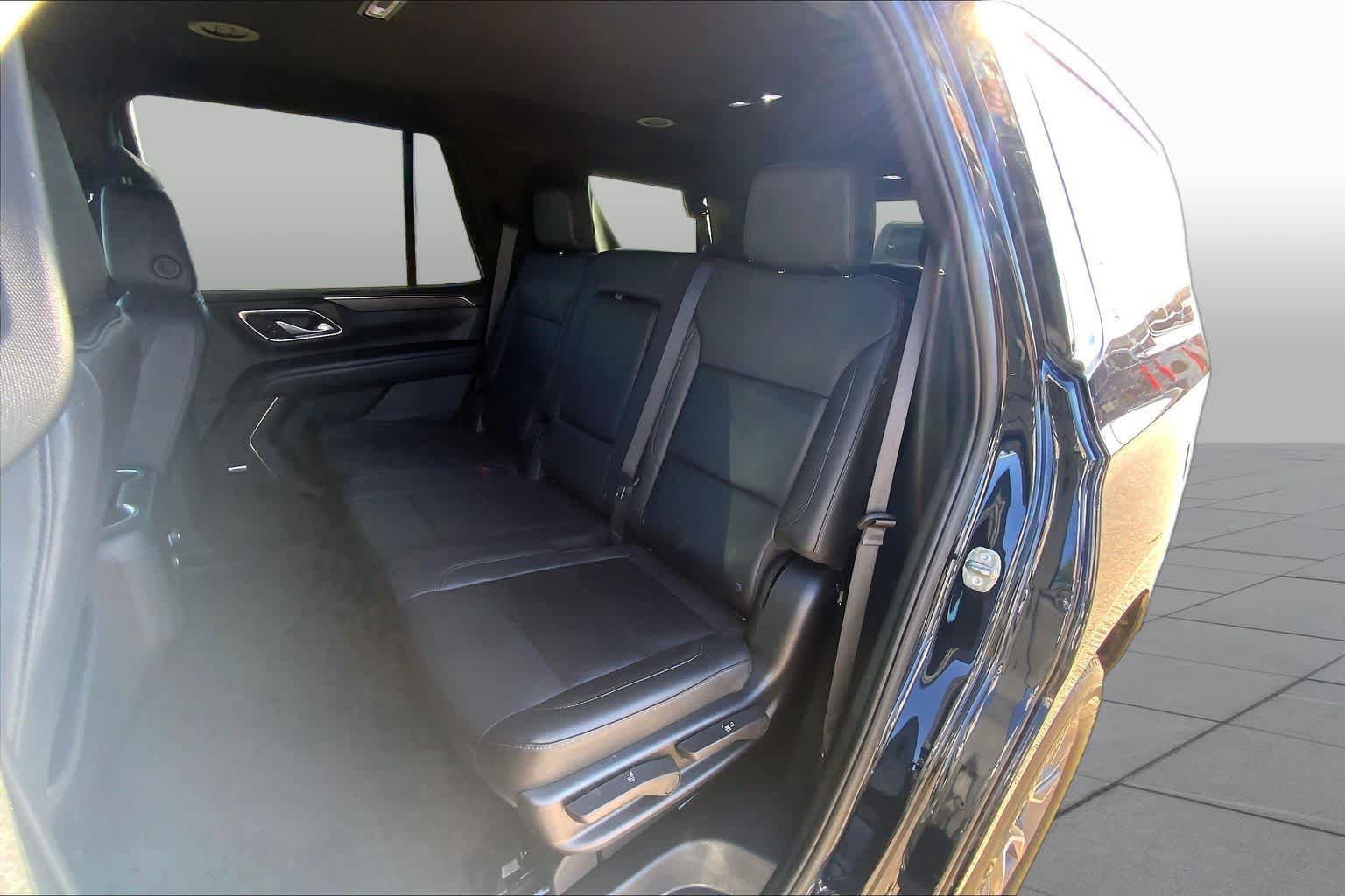 Used 2023 Chevrolet Tahoe LT w/ Luxury Package AWD/4WD image 21