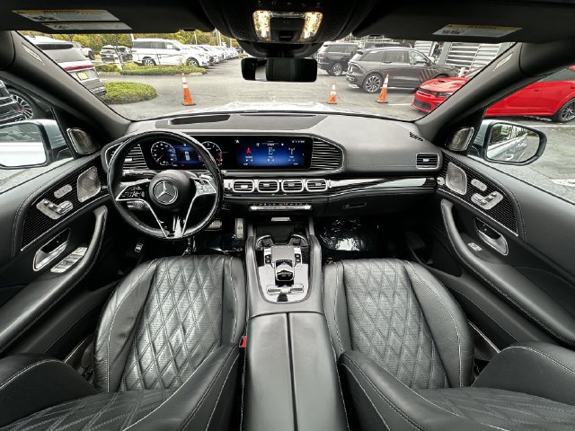 Used 2024 Mercedes-Benz Maybach GLS 600 4MATIC image 16